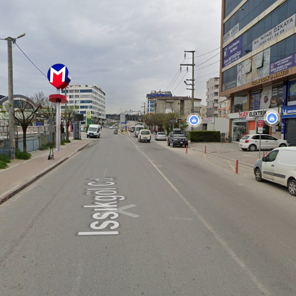 En Yakın Metro Durağı 50 metre